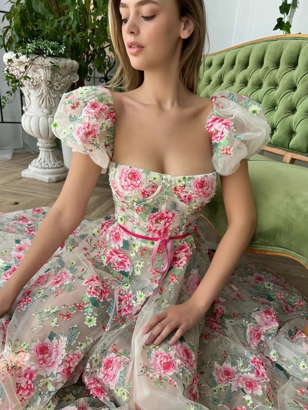 Three-dimensional flower fashion embroidery hip-hugging sexy dress